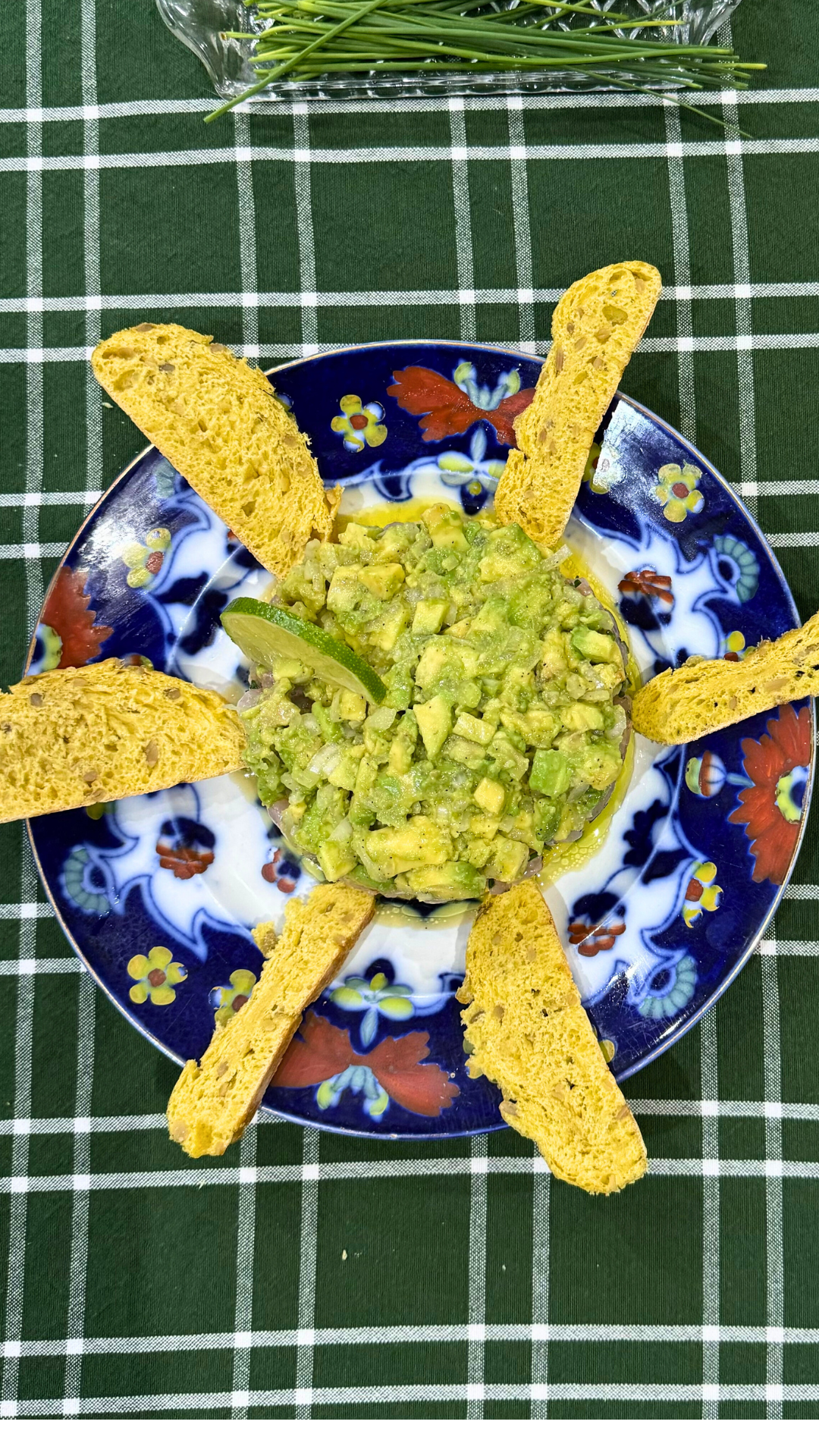 Tartar de Gambas con Aguacate y Mango: receta fácil con AOVE Hojiblanca Monsieur Pegó