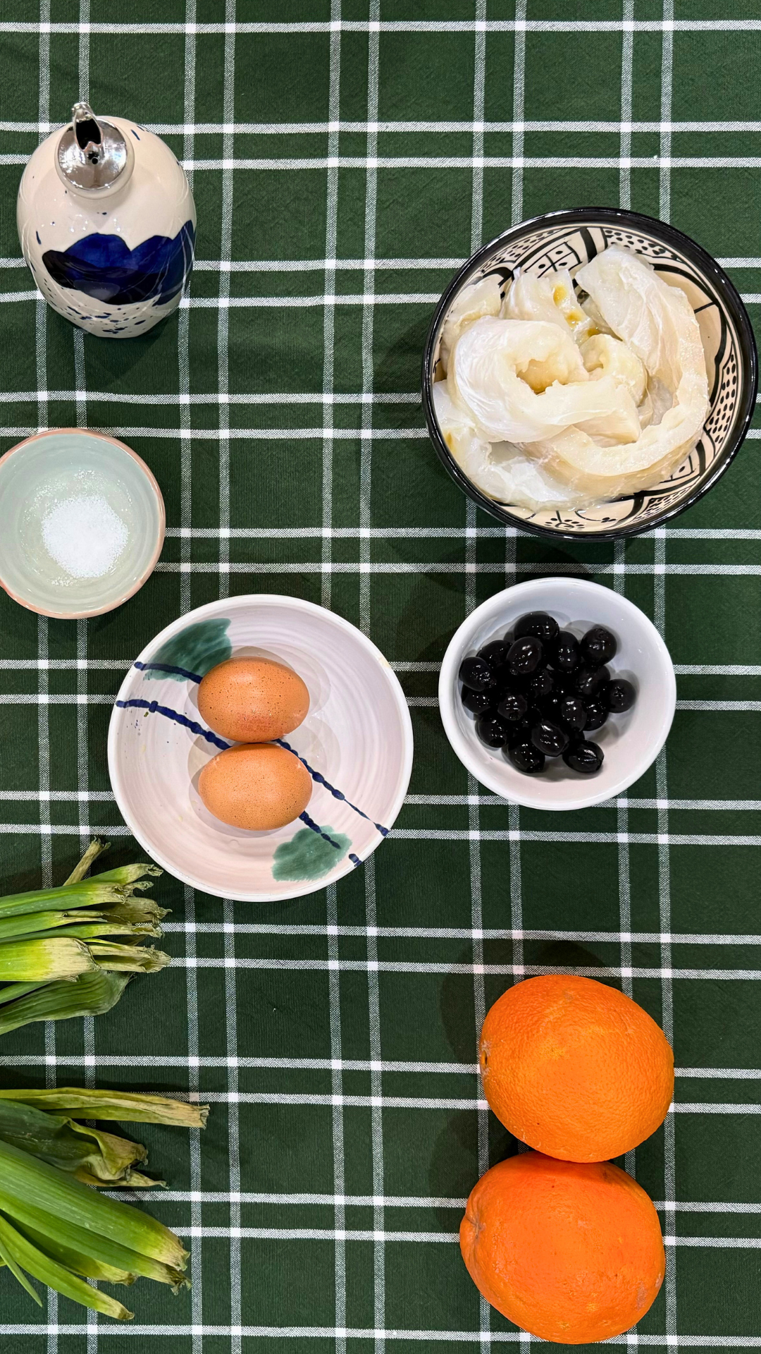Ensalada malagueña con huevo frito y AOVE Monsieur Pegó