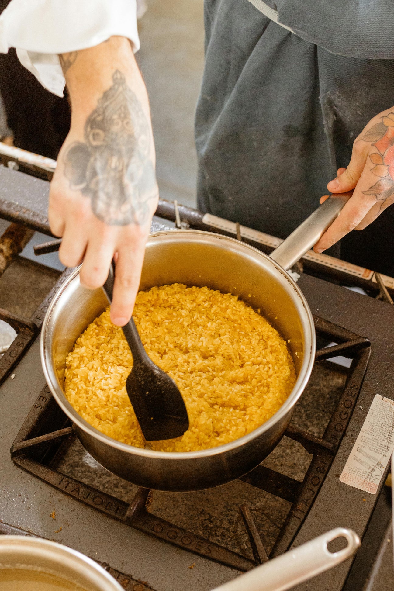 Receta Gourmet: Risotto Cremoso con AOVE, Tomates Secos y Albahaca Fresca